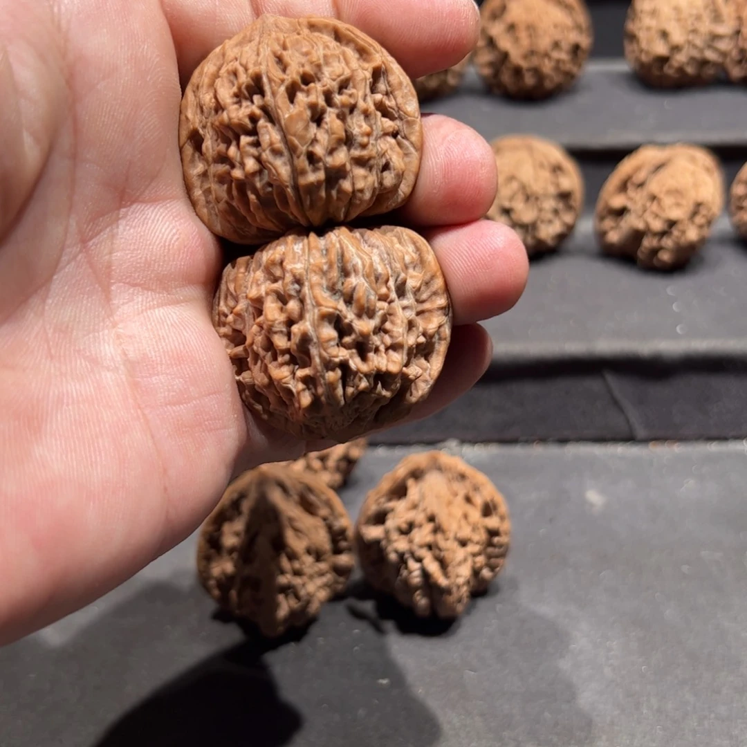 文玩核桃吊坠方****如四座楼