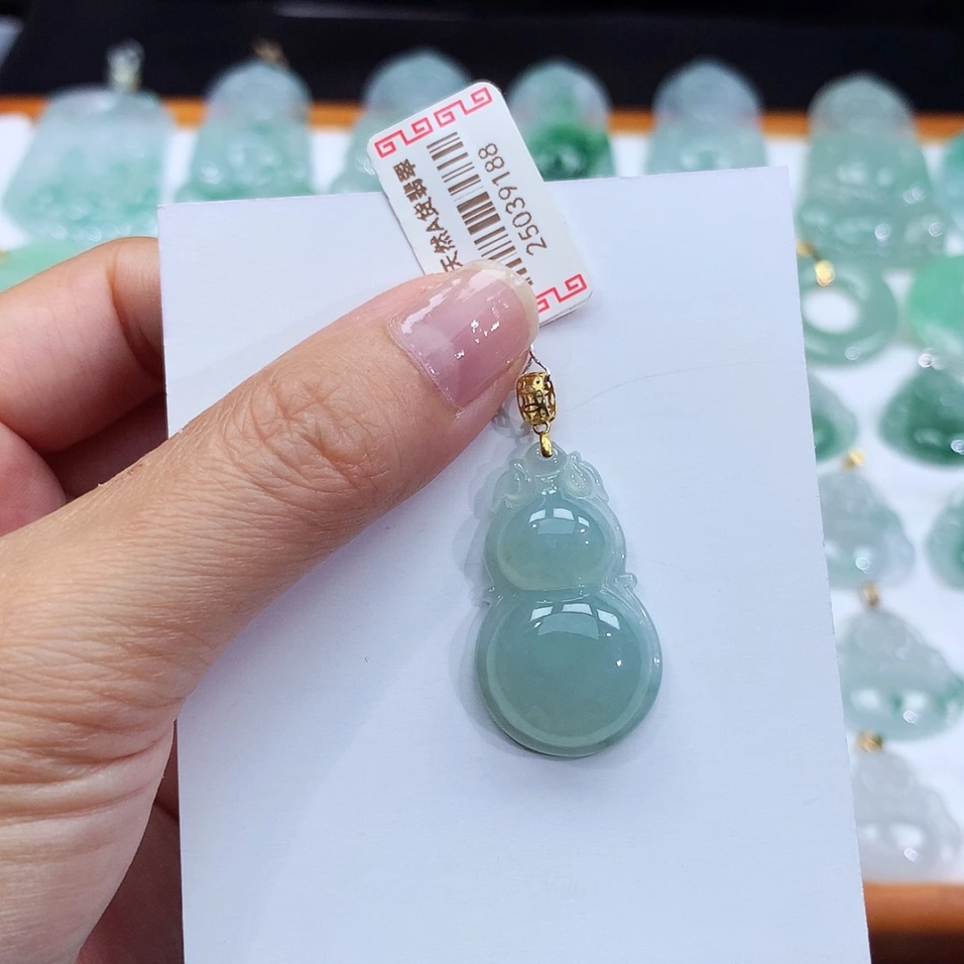 颈饰18K金镶嵌翡翠翡翠吊坠