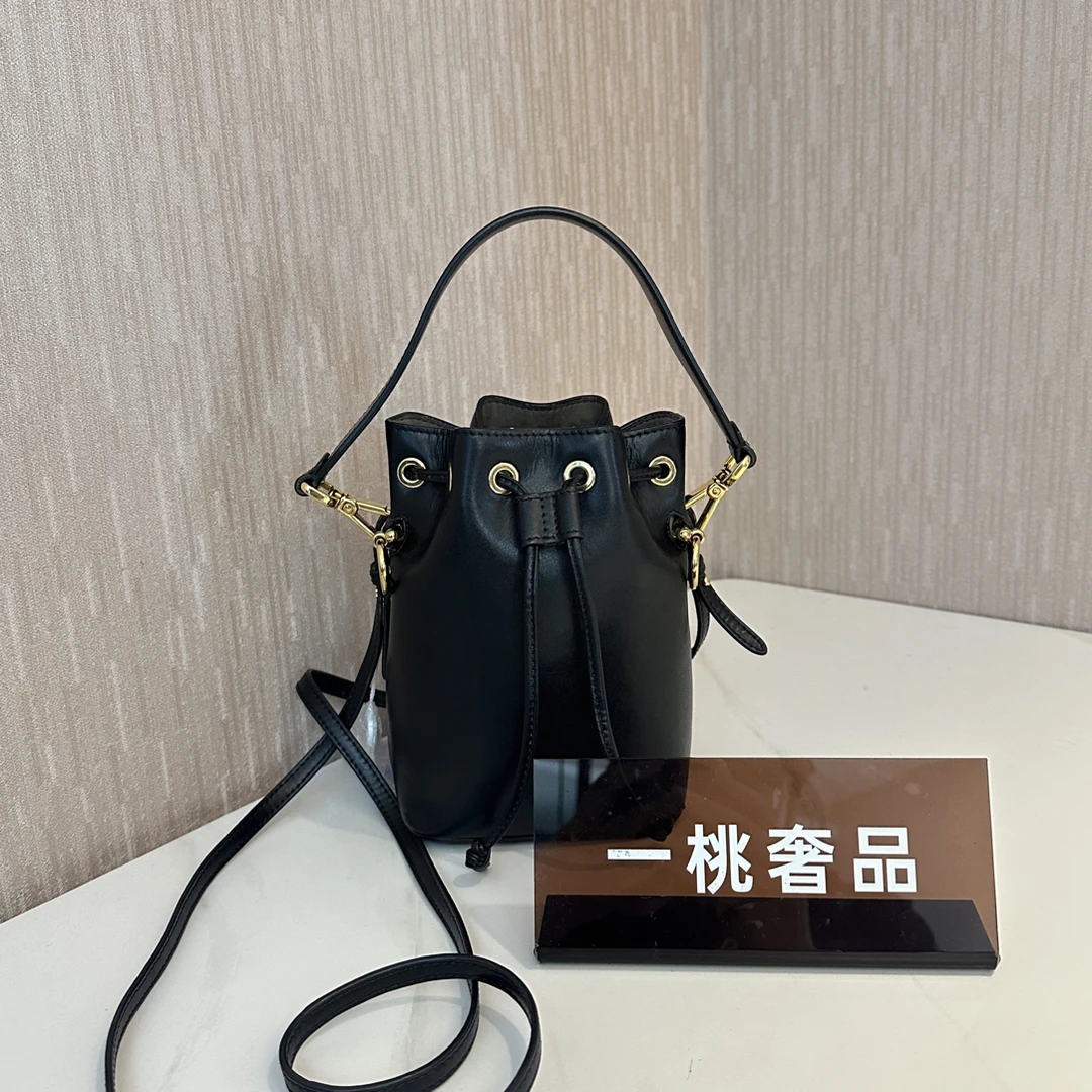 95新 GUCCI/古驰 一桃/98新/芬迪 黑金芬迪抽绳水桶手提斜挎