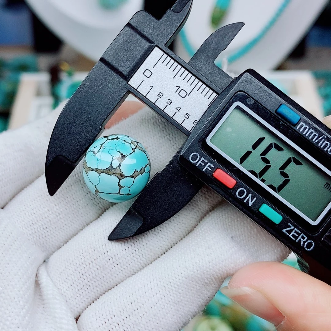 绿松石未镶嵌颈饰