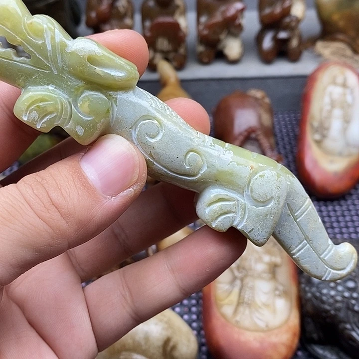 未镶嵌蛇纹石玉颈饰