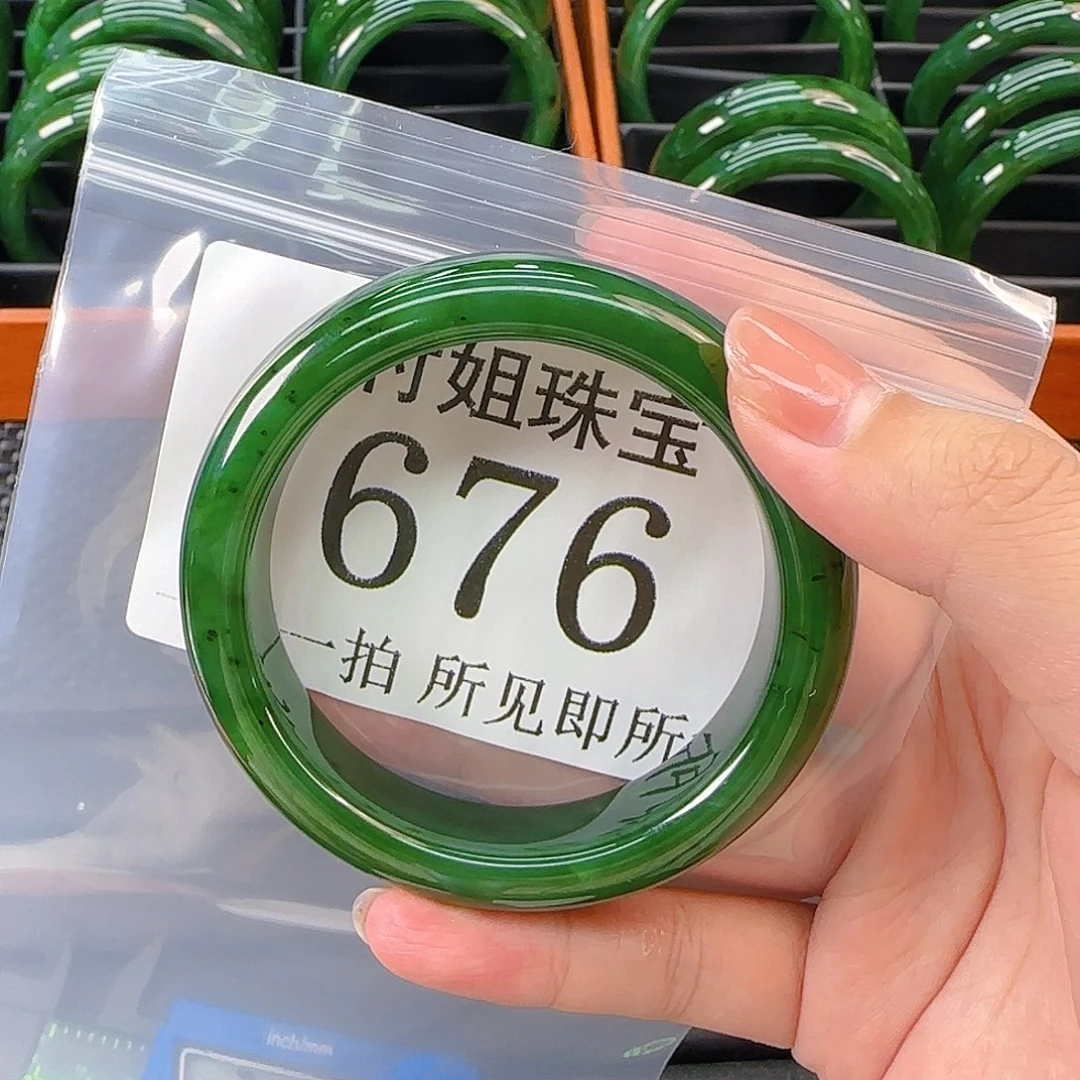 颈饰未镶嵌和田玉手镯57 676