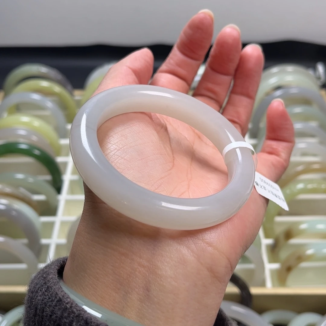 和田玉未镶嵌手镯54圈