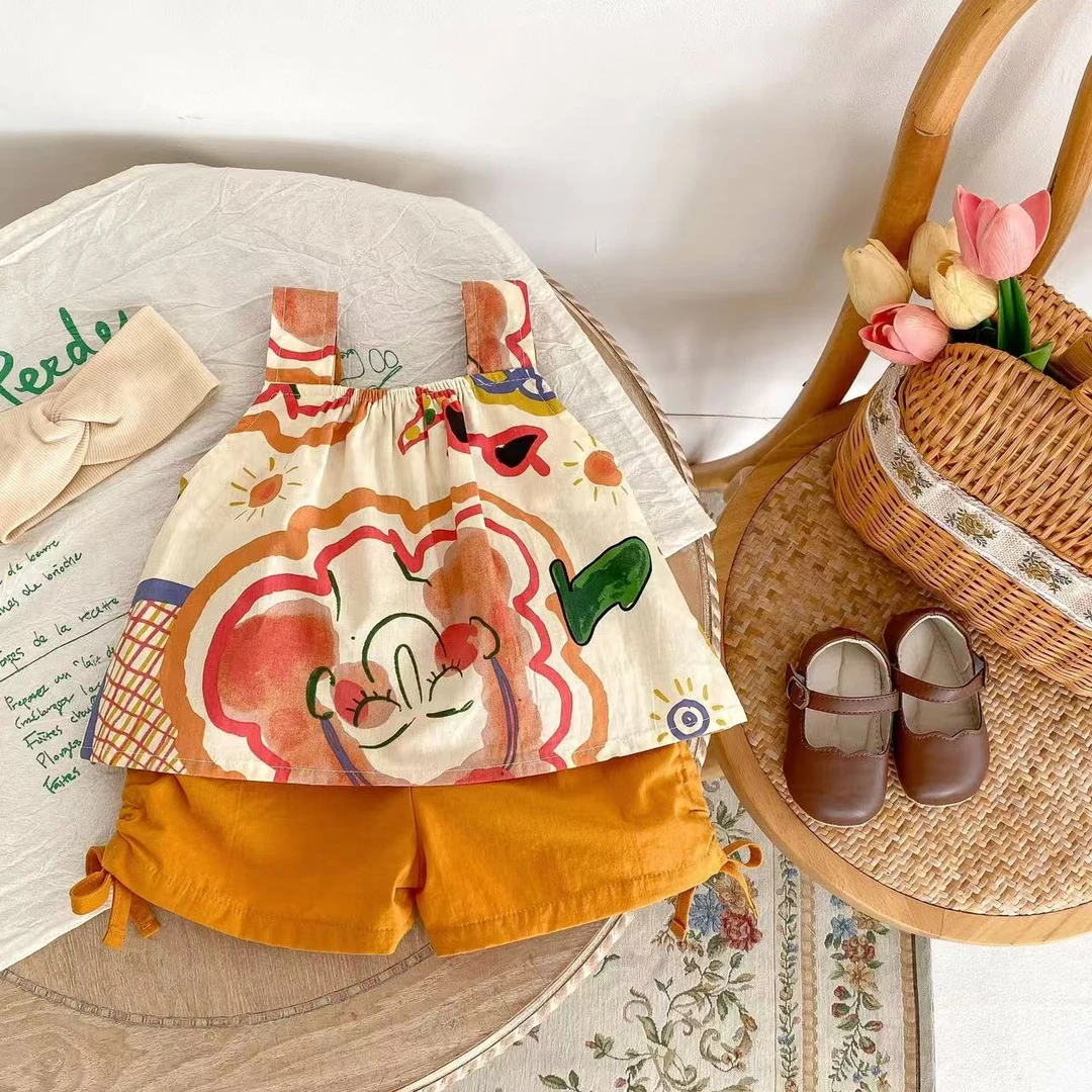 小龄女宝宝夏季套装休闲风大印花无袖吊带哈衣纯色阔腿短裤两件套