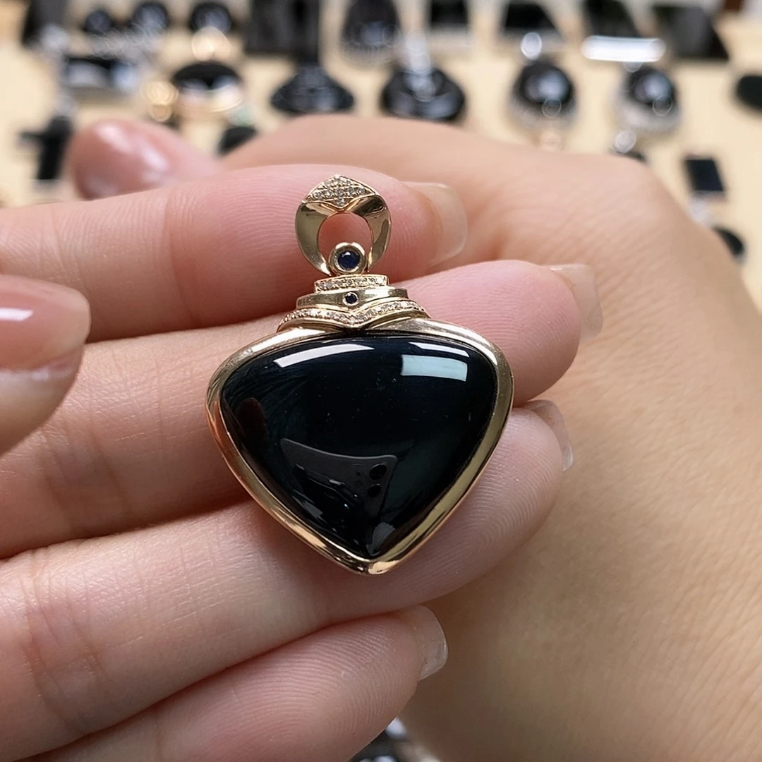 翡翠颈饰18K金镶嵌墨翠