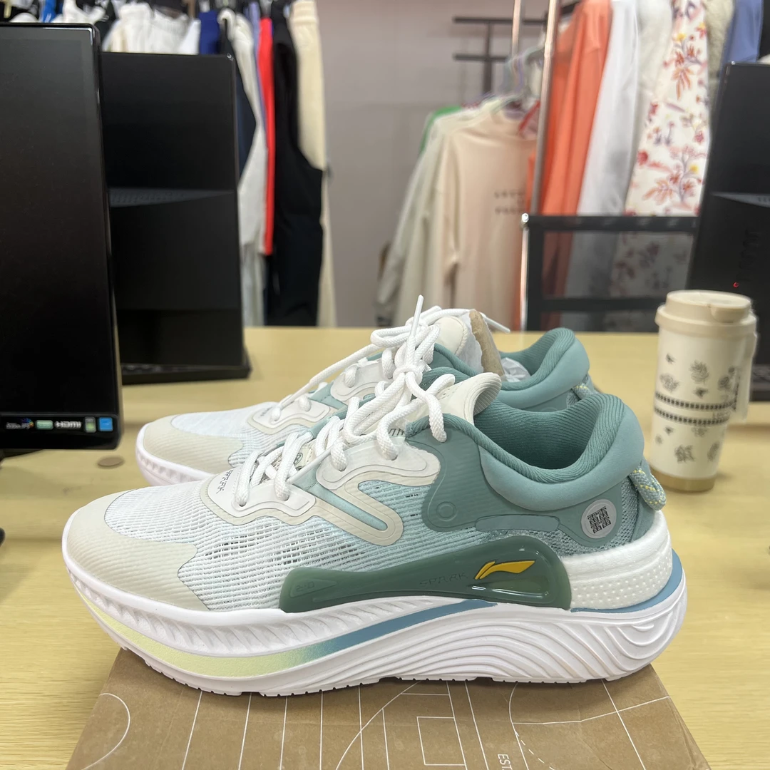 《B品以直播展示为准》左右脚染色(X752)李宁男子运动跑鞋AGLU237