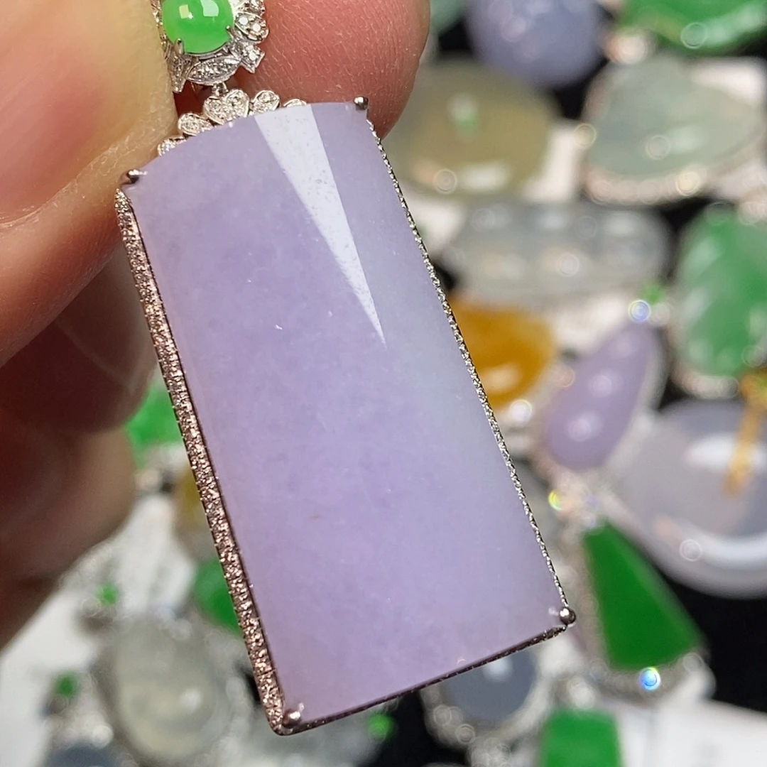 翡翠18K金镶嵌颈饰无事牌