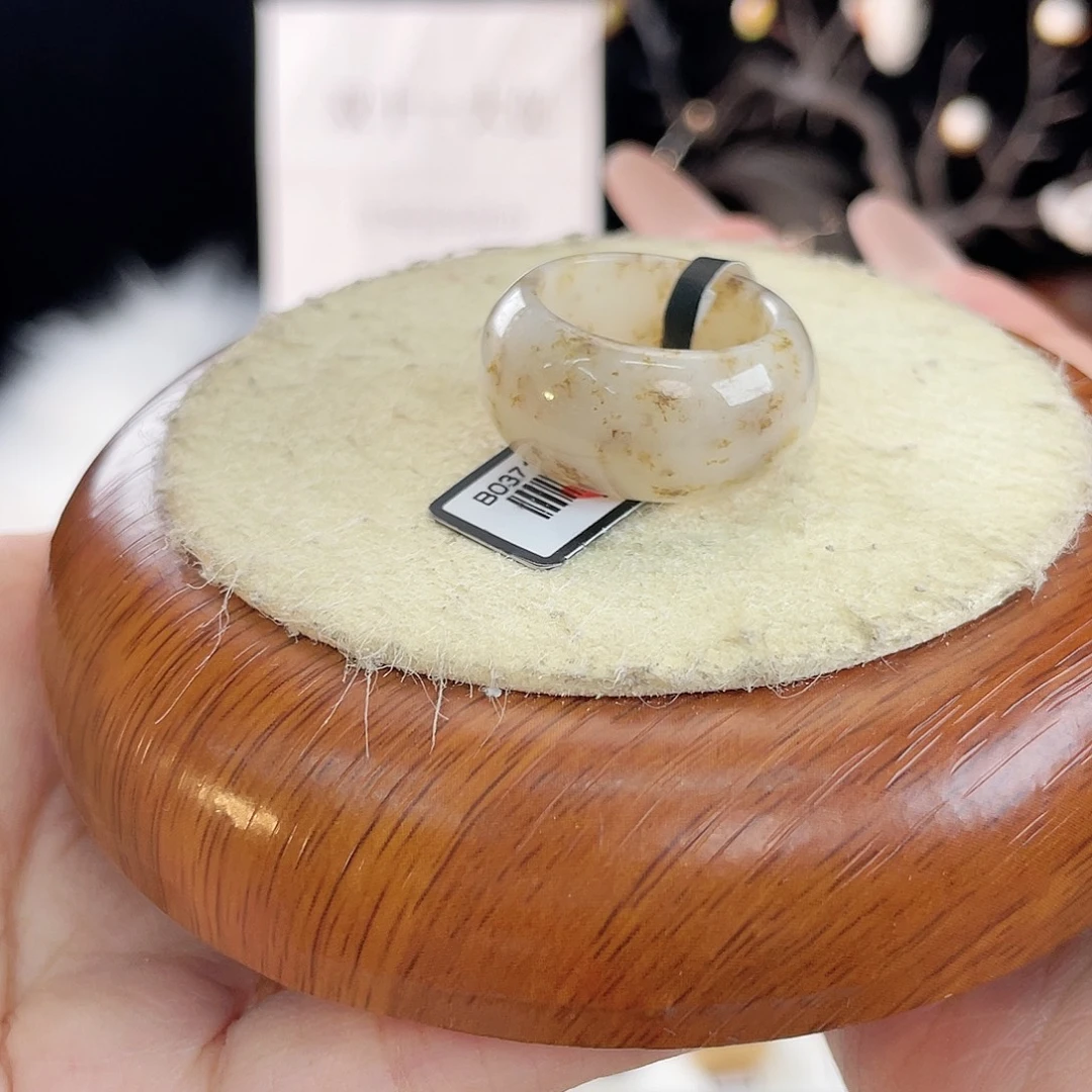 和田玉未镶嵌戒指c36。桂花轮胎。18.3。不退换