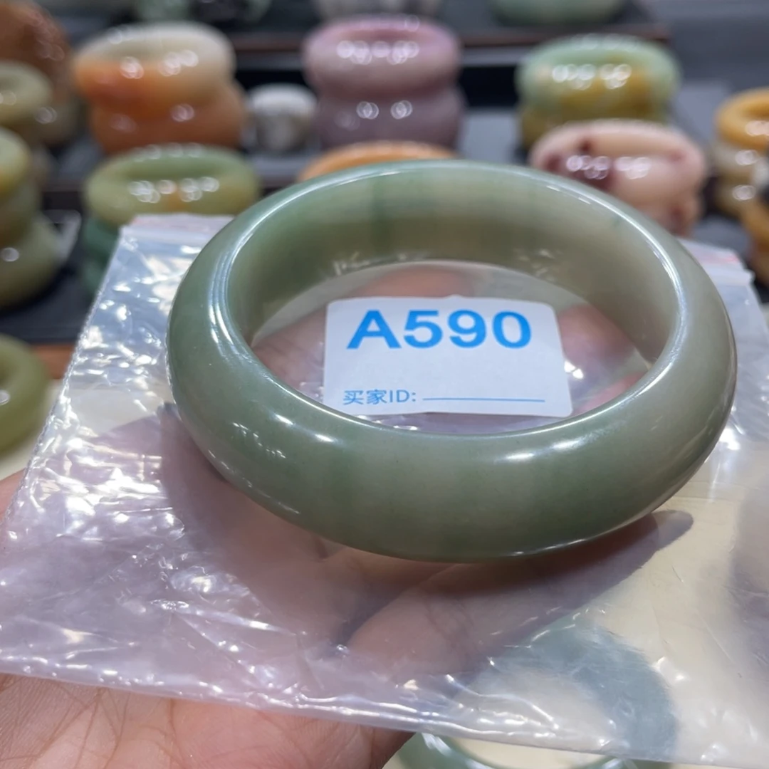 未镶嵌手镯石英岩玉?**?