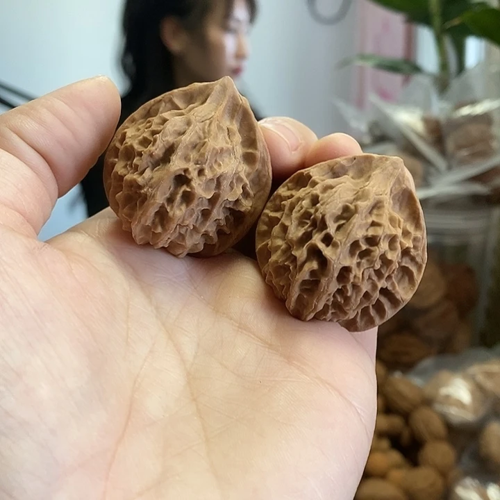 文玩核桃把件37血灯笼尖黄