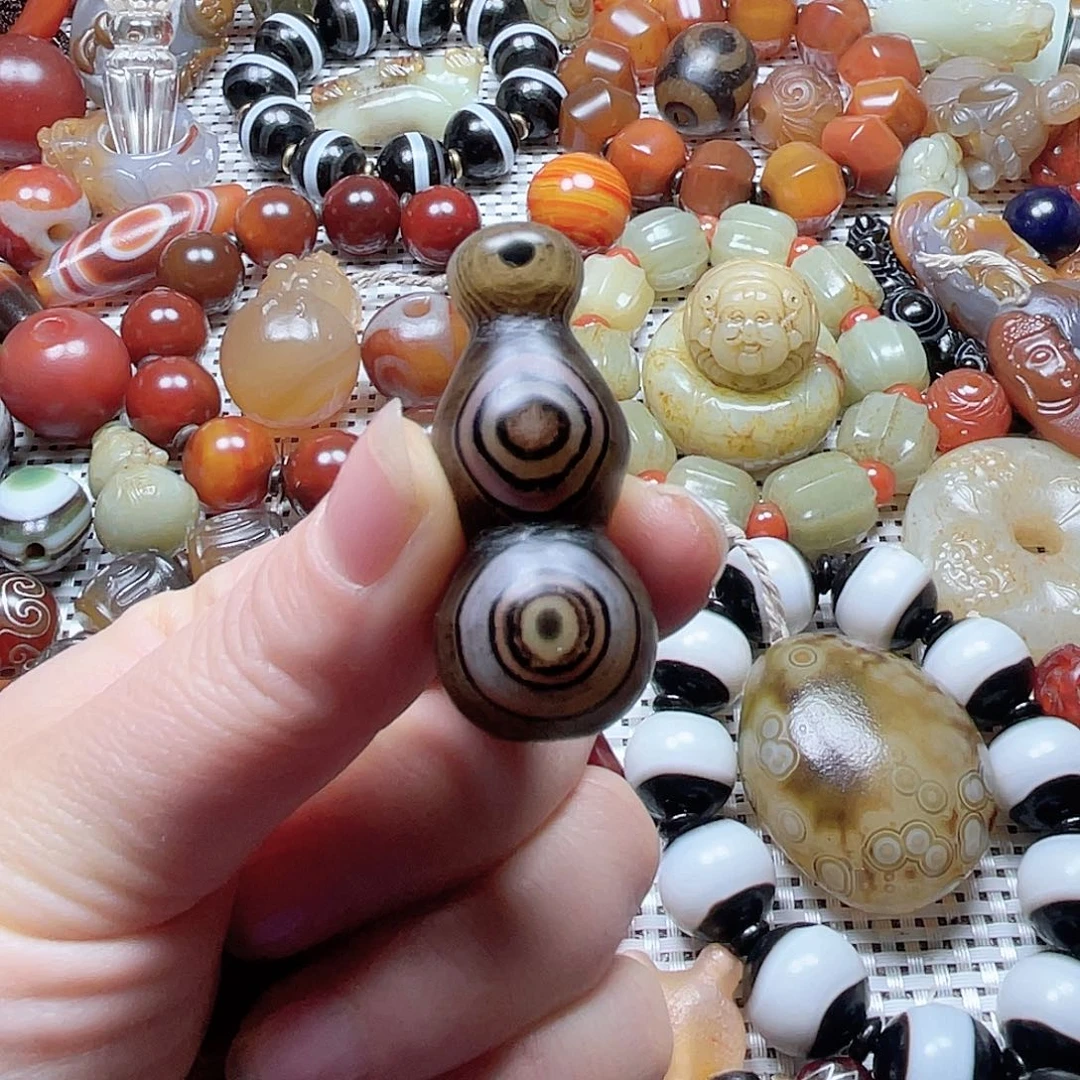 玛瑙/玉髓挂件未镶嵌云**峰