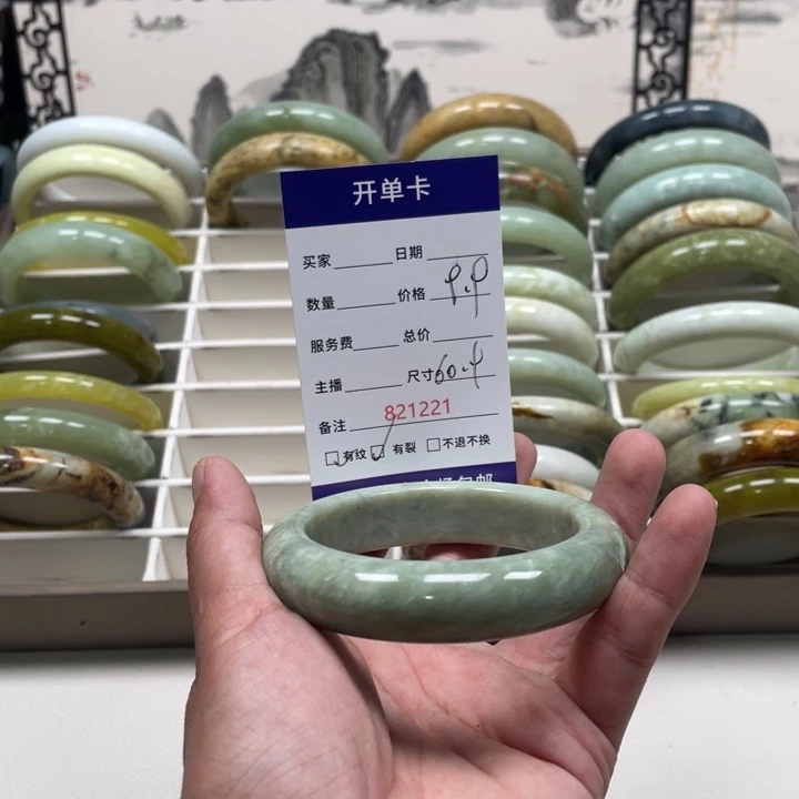 哈***哈蛇纹石玉未镶嵌手镯