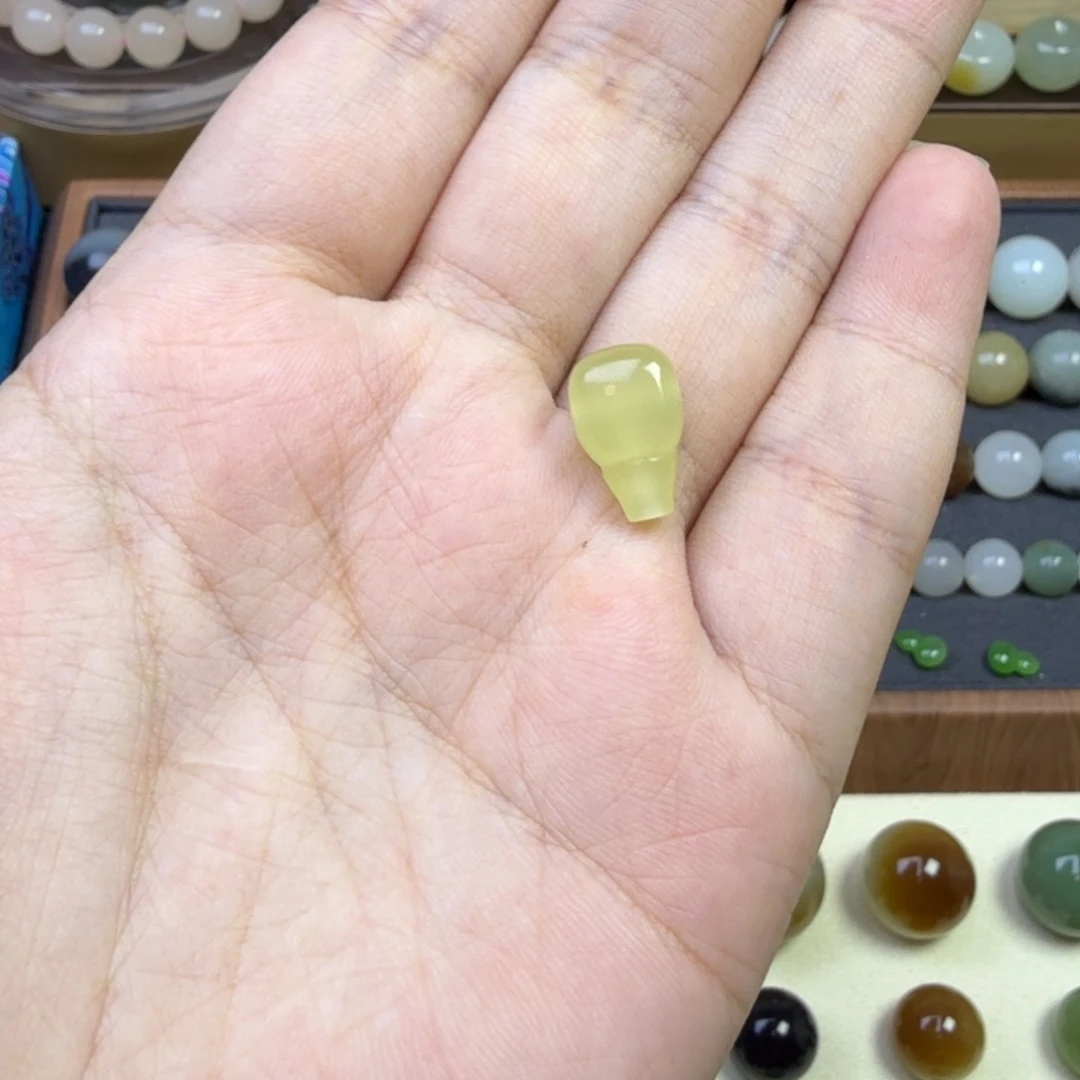 和田玉未镶嵌珠宝半成品黄口三通对孔8.7mm