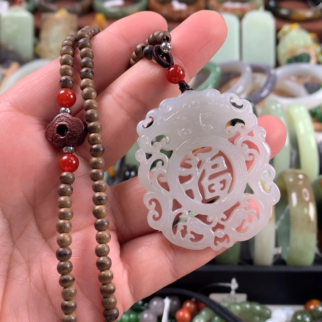 和田玉未镶嵌颈饰