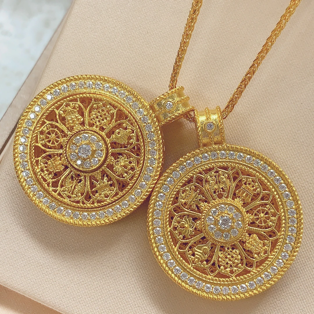 【水贝黄金】足金999古法镶嵌可转动八宝罗盘黄金吊坠N300