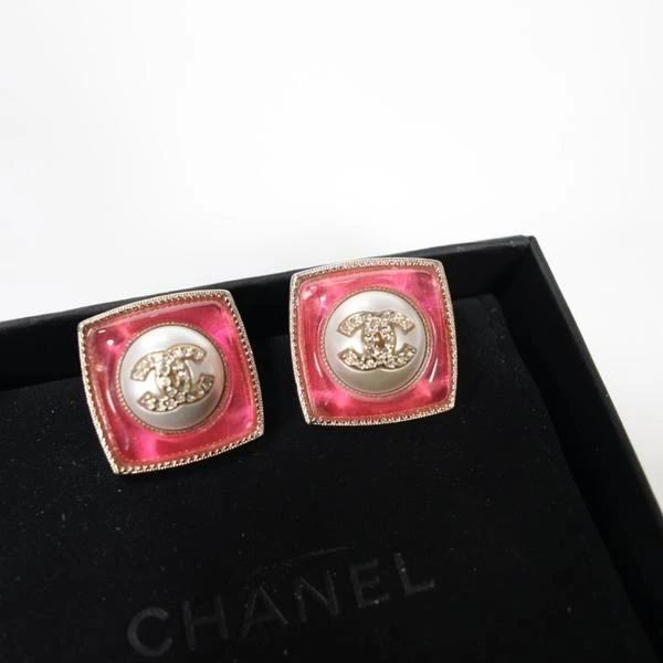Chanel 粉白珍珠方块耳钉