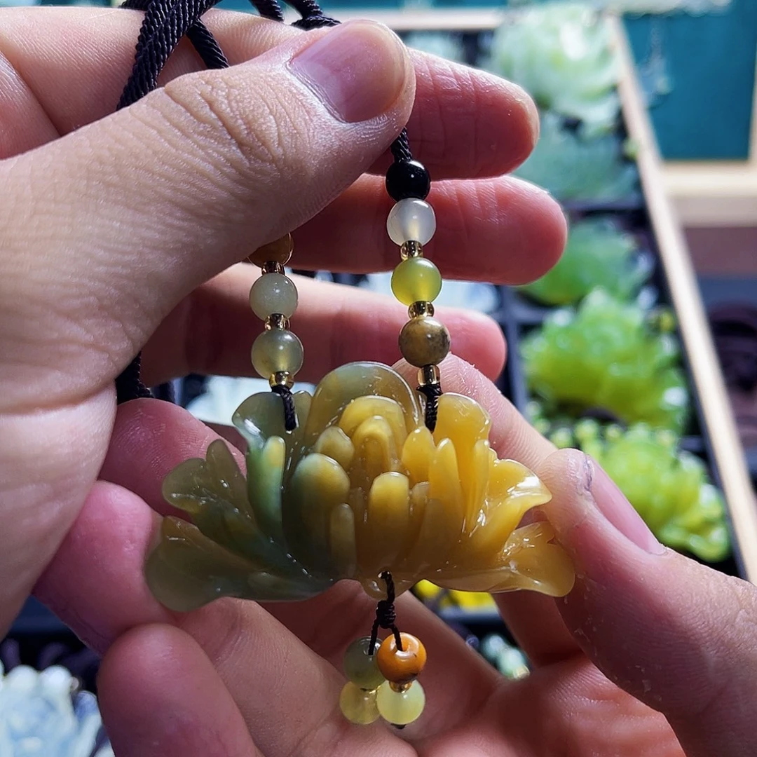 蛇纹石玉未镶嵌颈饰