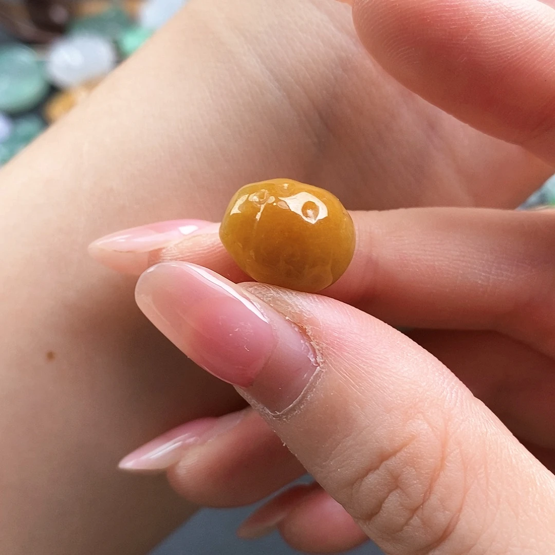 翡翠未镶嵌颈饰土豆