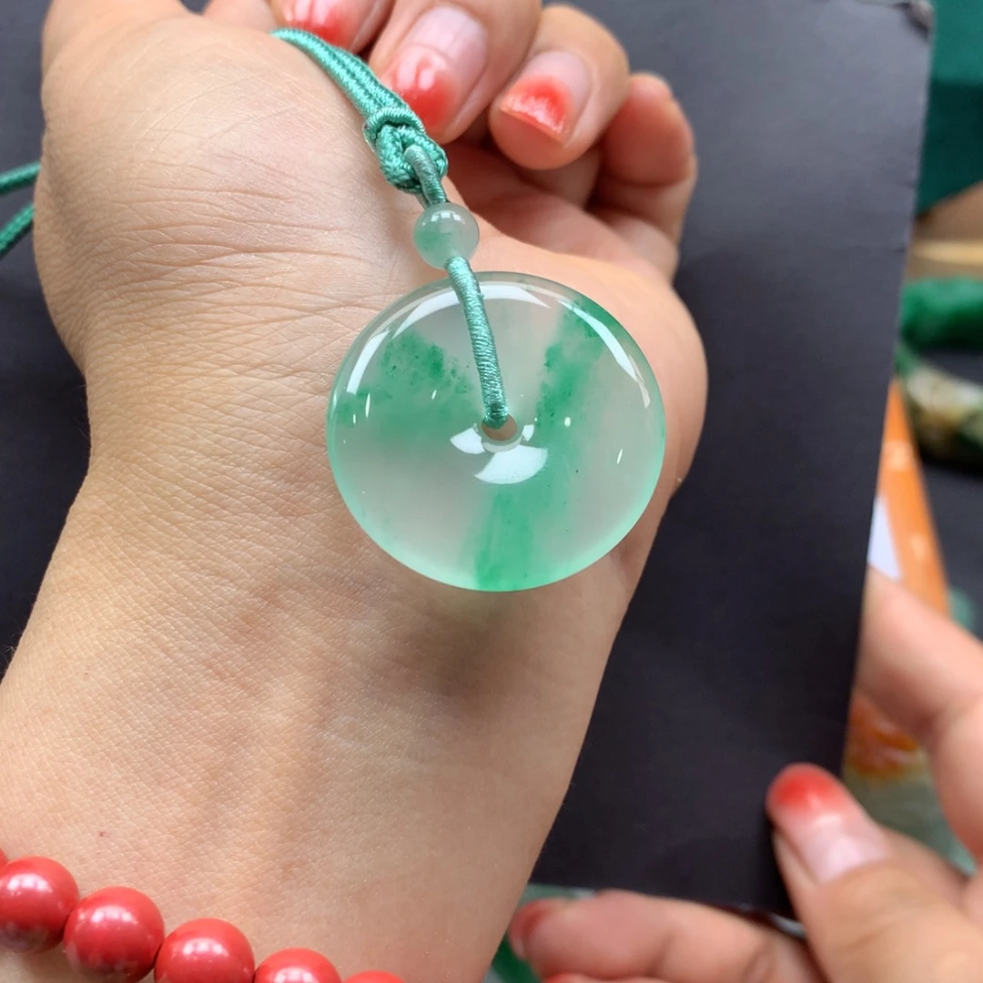 石英质玉未镶嵌颈饰