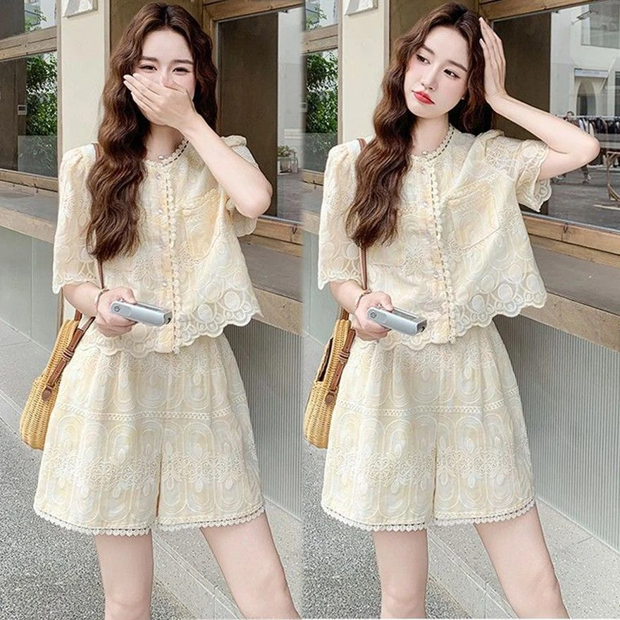 浅黄色重工刺绣套装女小个子2025夏新款法式蕾丝上衣阔腿裤两件套