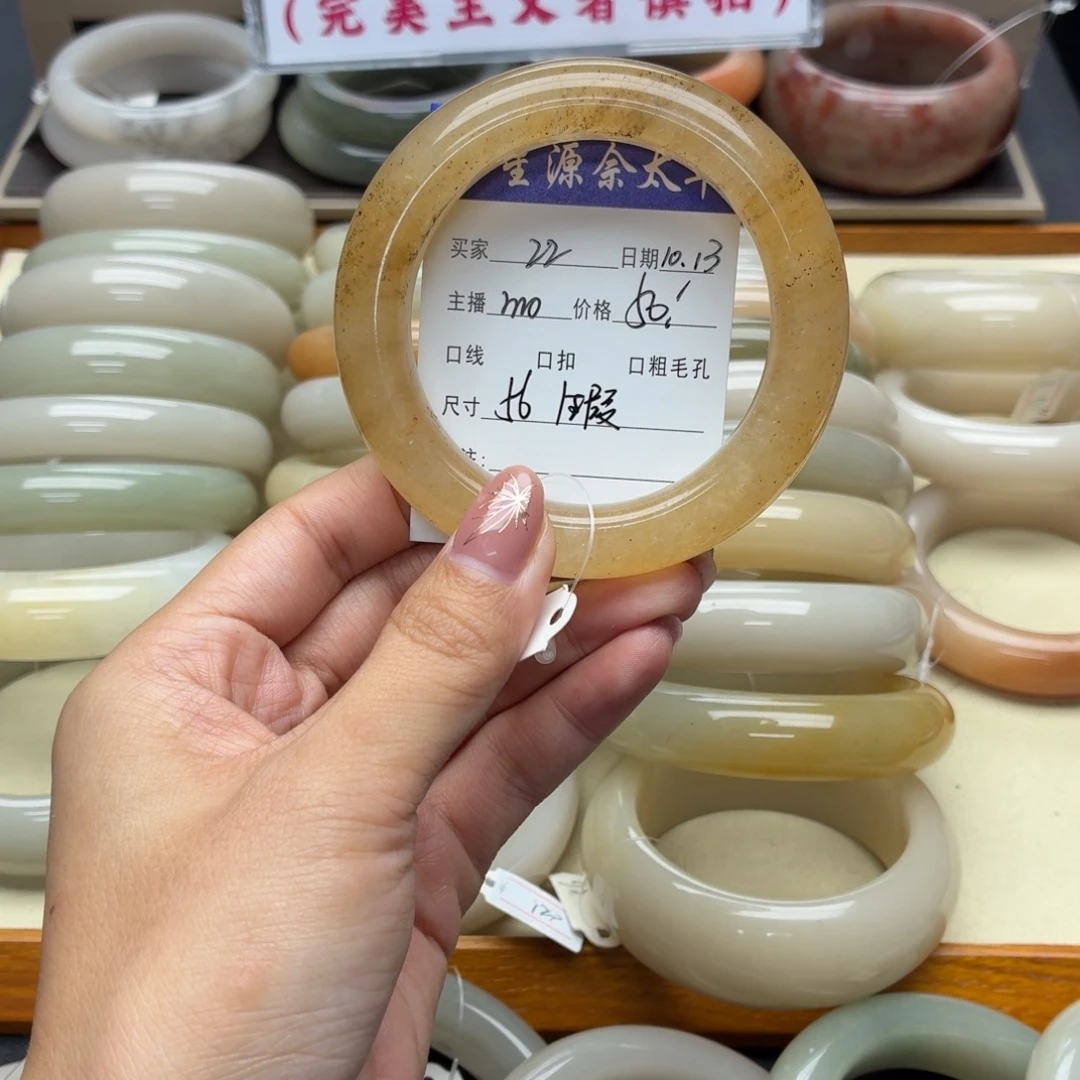 石英质玉未镶嵌手镯