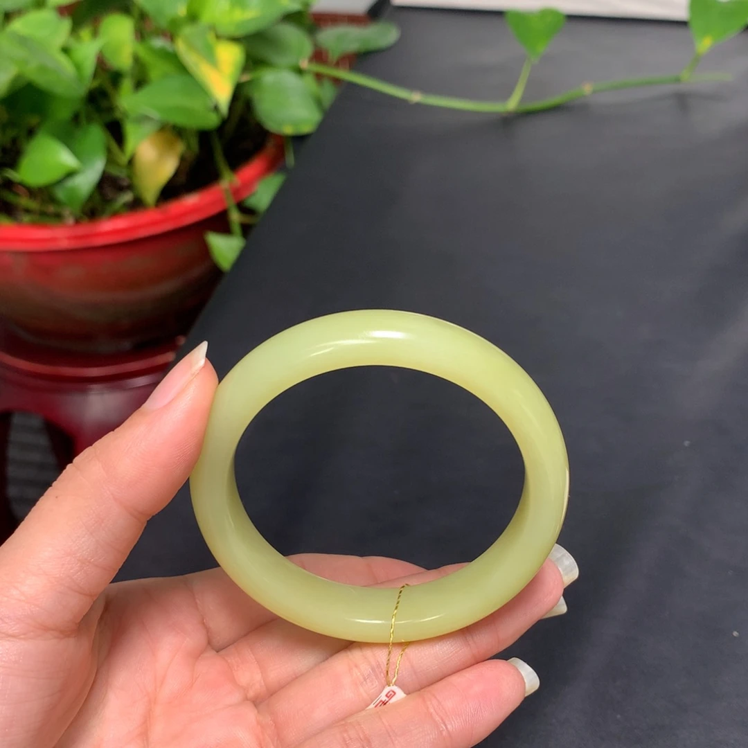 未镶嵌手镯和田玉焱***姐