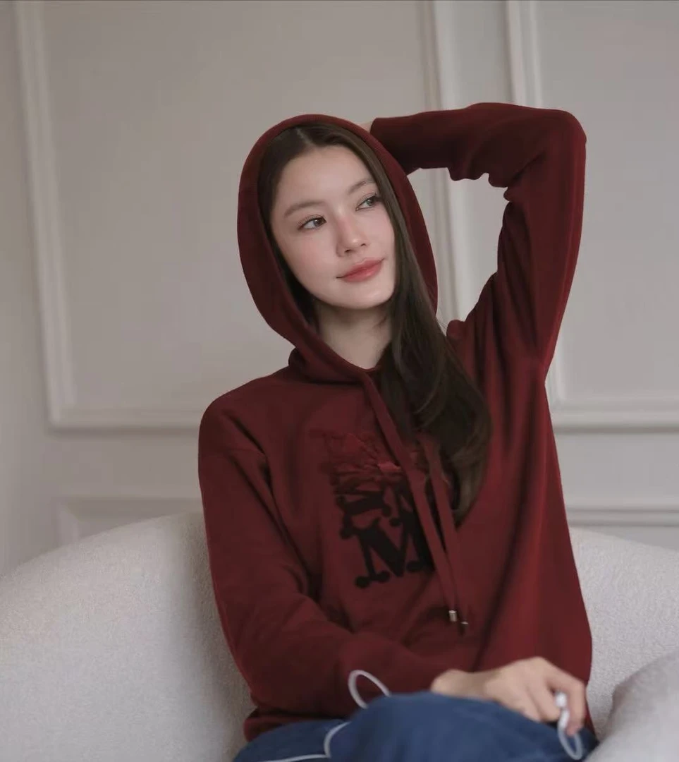 未使用 MaxMara 25年胸口字母logo套头连帽毛衣