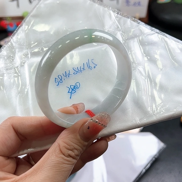 翡翠手镯未镶嵌金丝绿