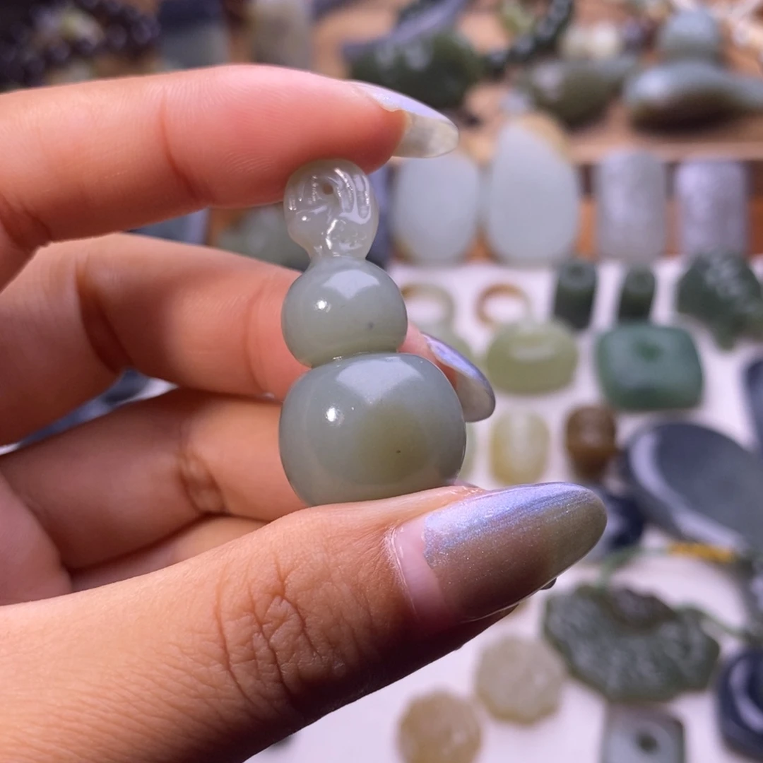 颈饰未镶嵌和田玉顾*?