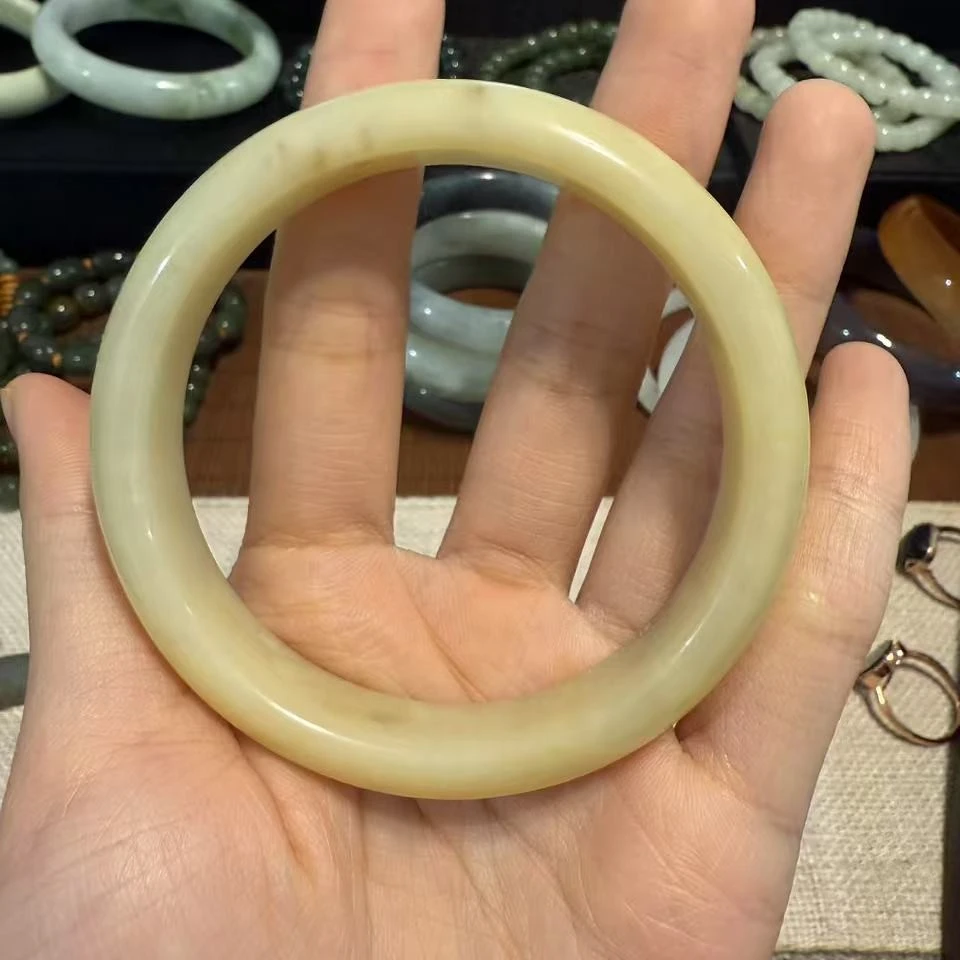 精品岫玉手镯