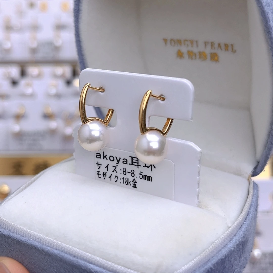 18K金镶嵌海水珍珠耳饰