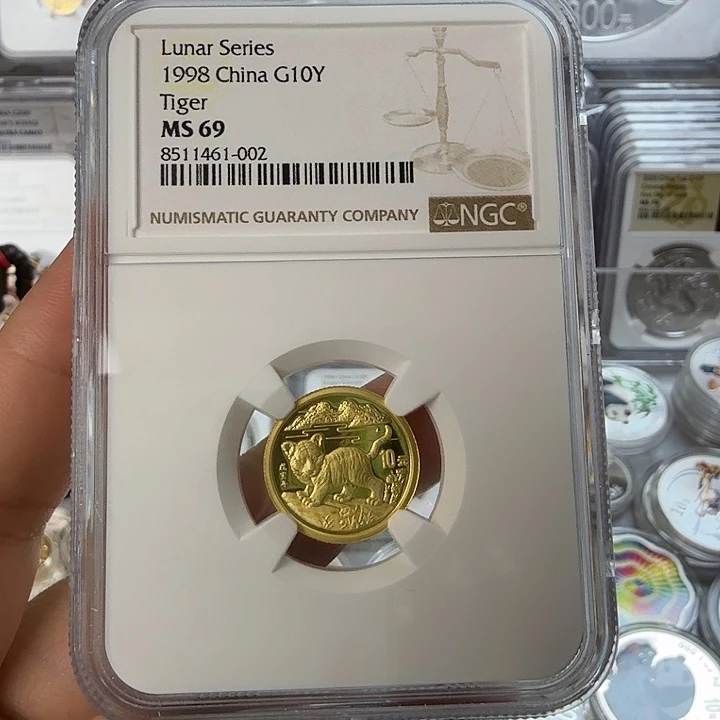 中***笑纯金1998年本金虎带证书