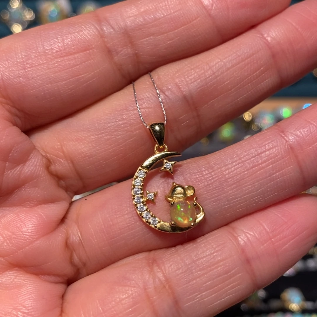 冬***️欧泊银S925镶嵌吊坠