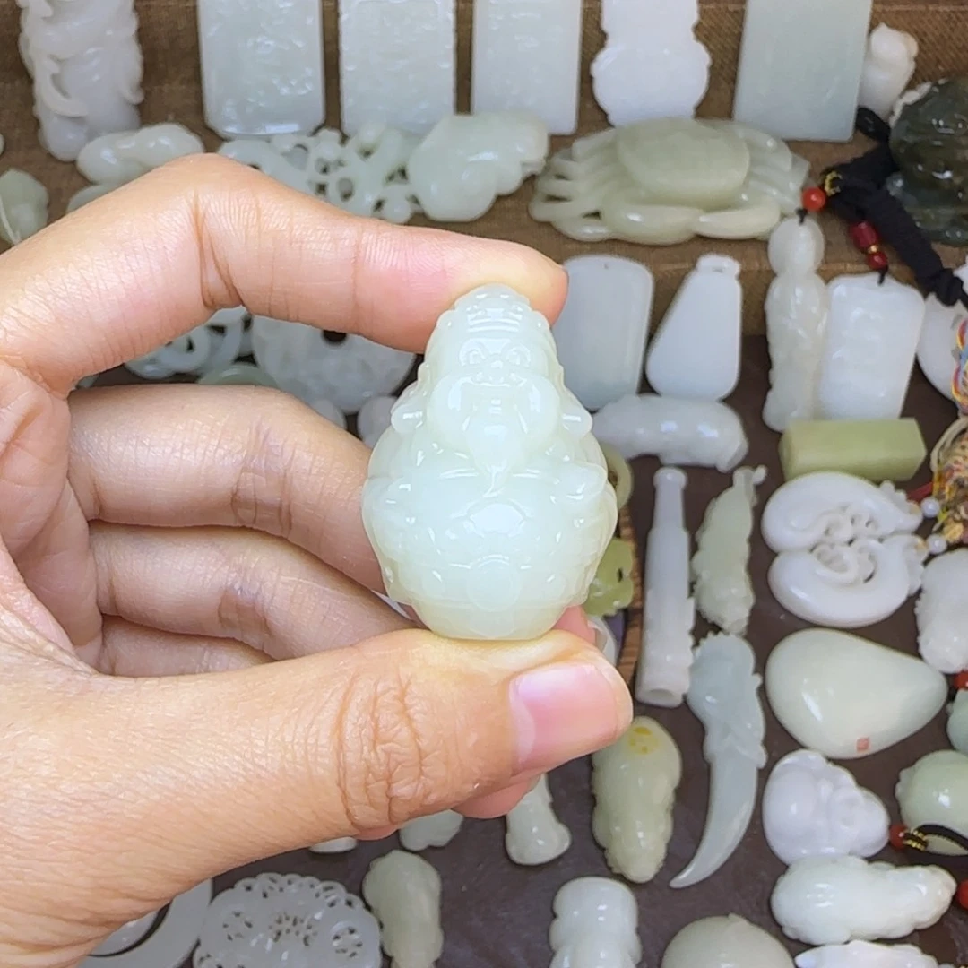 和田玉未镶嵌挂件笑**生