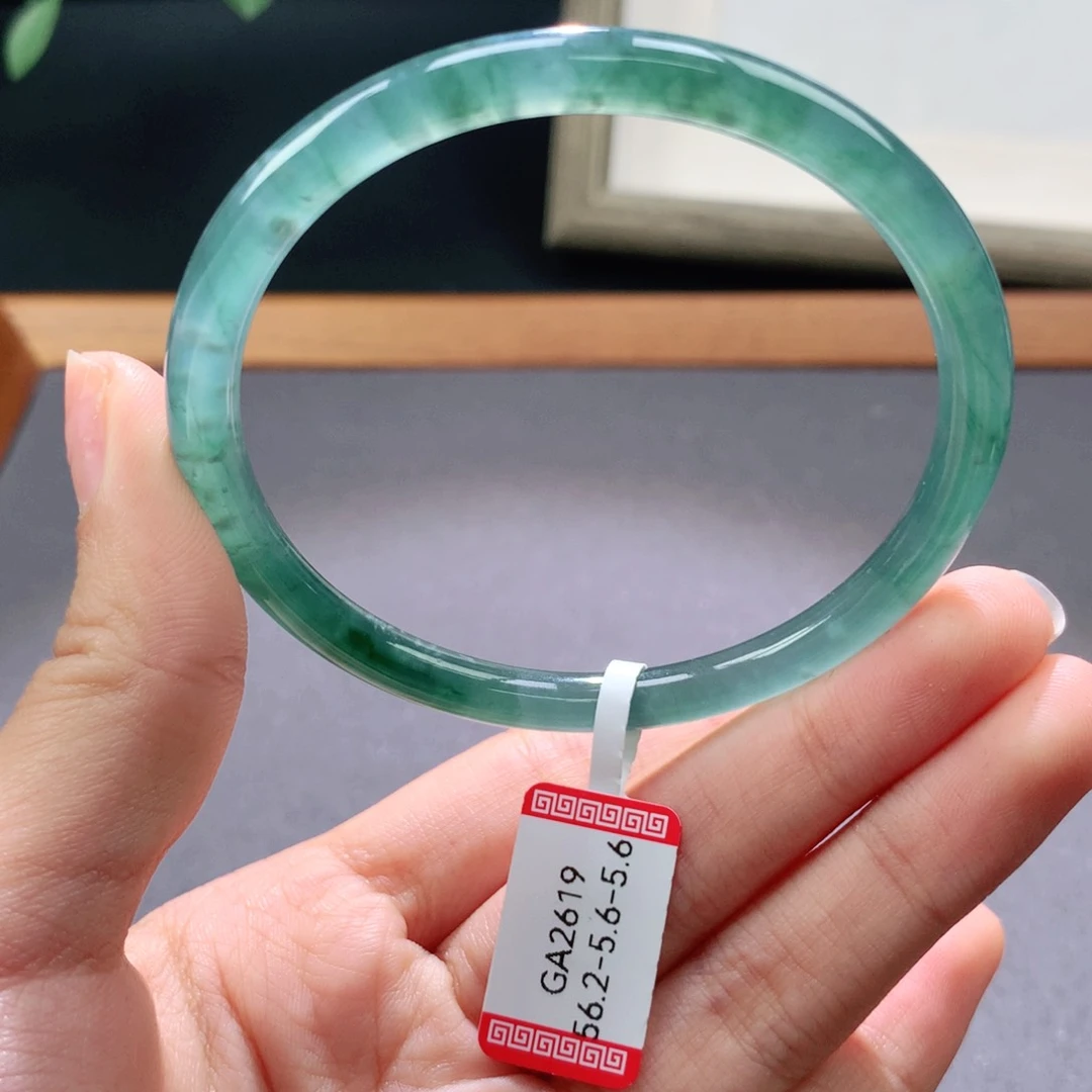 翡翠手镯未镶嵌天然翡翠手镯