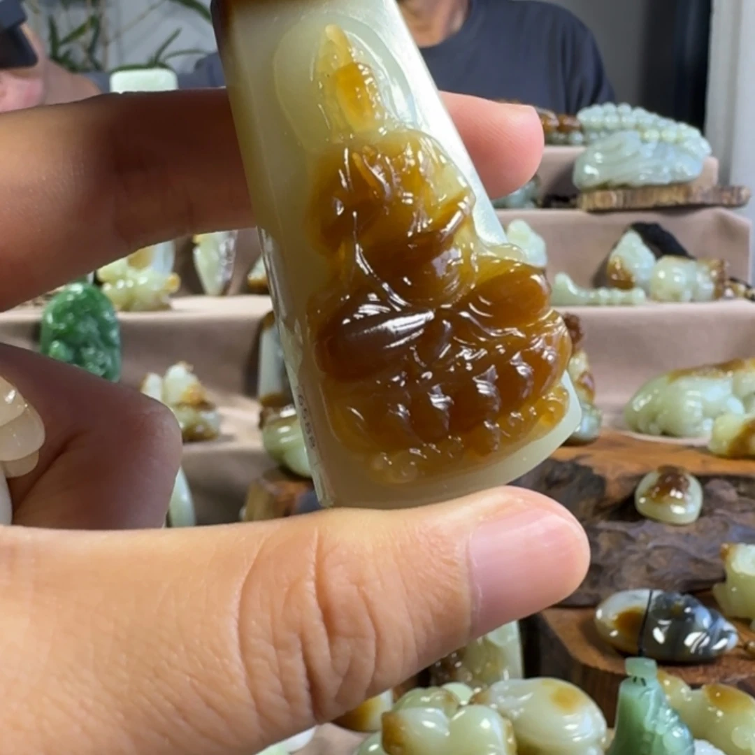 颈饰未镶嵌和田玉（糖玉）