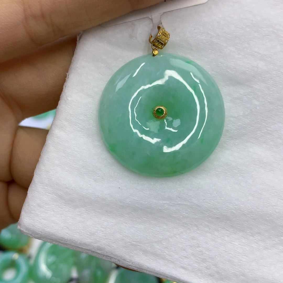 翡翠18K金镶嵌颈饰