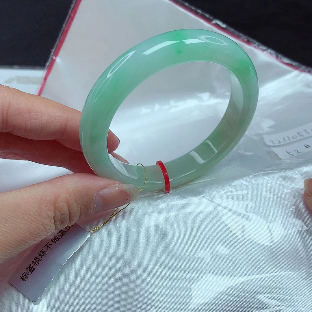 翡翠手镯未镶嵌52圈081