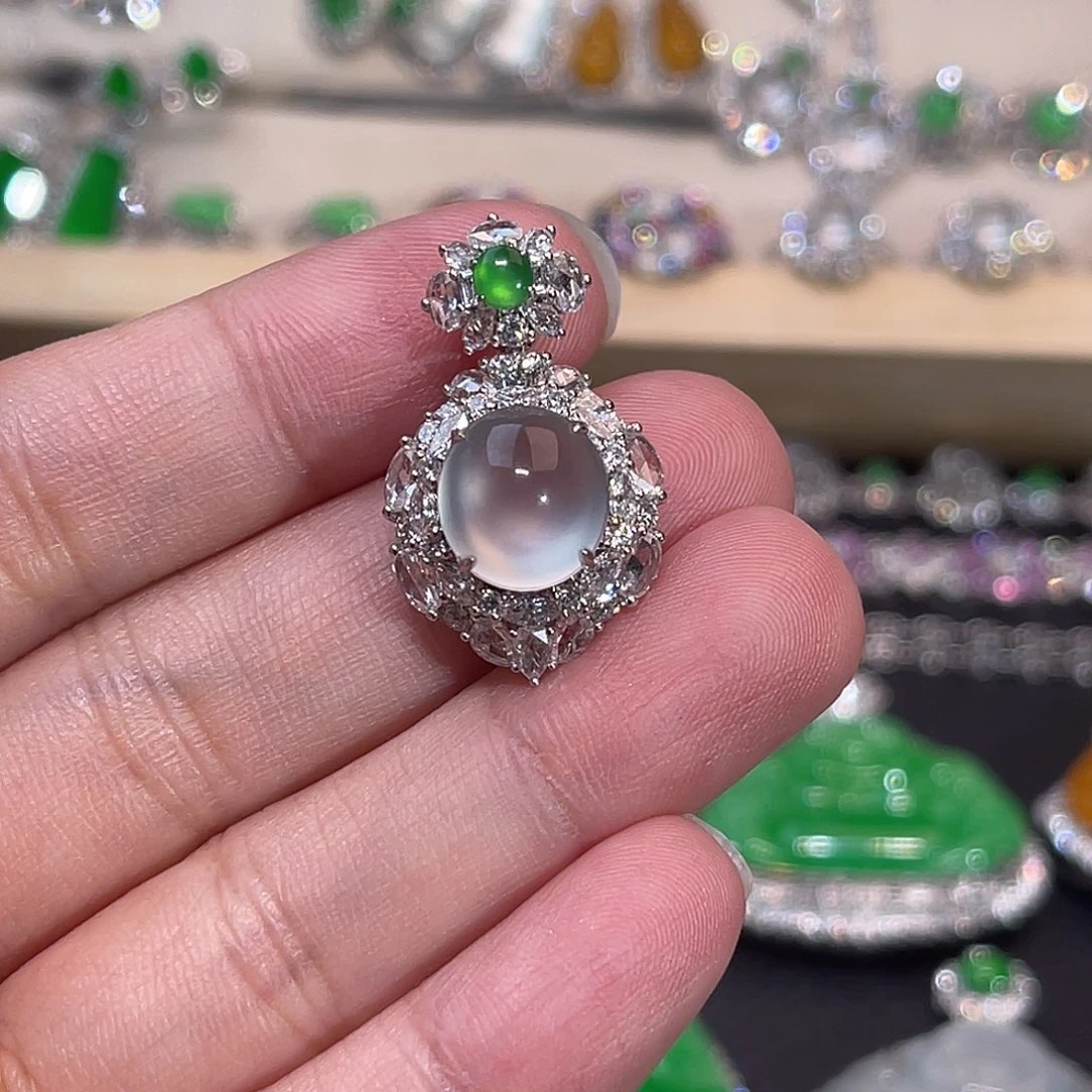不***丸翡翠18K金镶嵌吊坠(不含链)玻璃种冰蛋