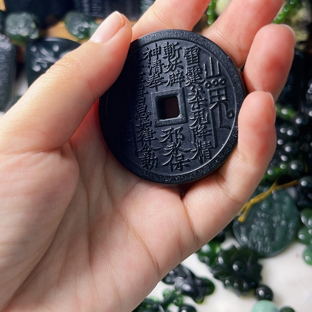 无***杜蛇纹石玉未镶嵌颈饰