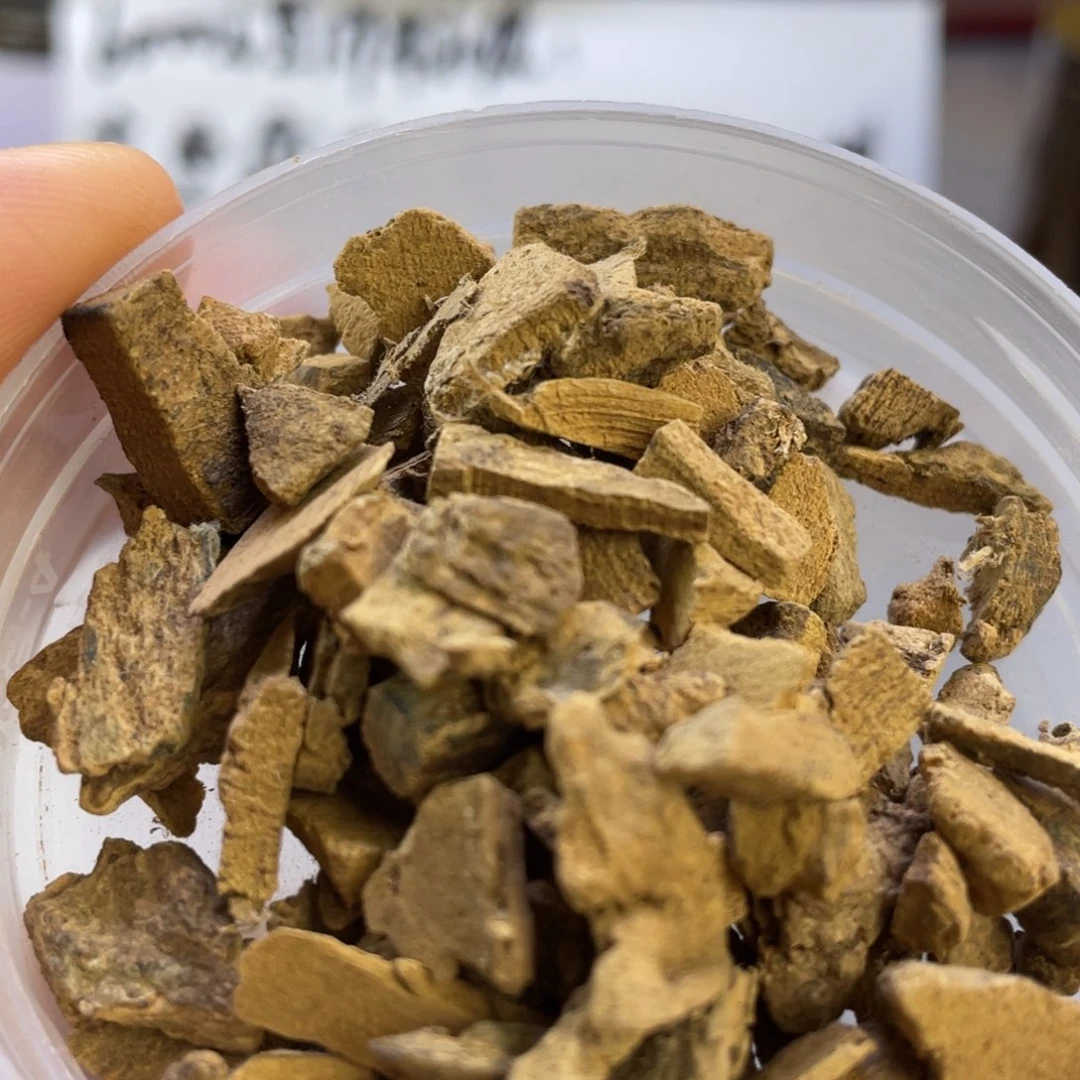 沉香沉香碎屑斯里兰卡千年碳化红土10克