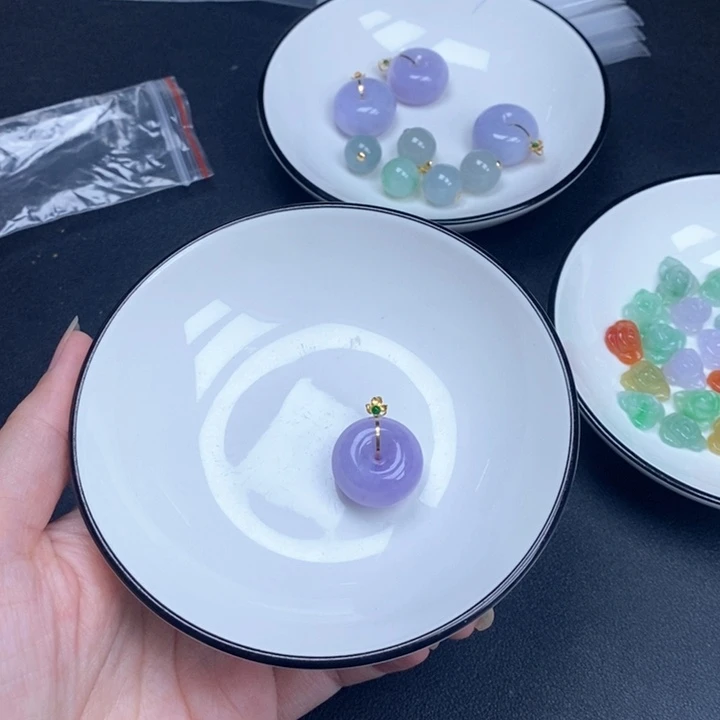 愿***莲翡翠18K金镶嵌颈饰翡翠