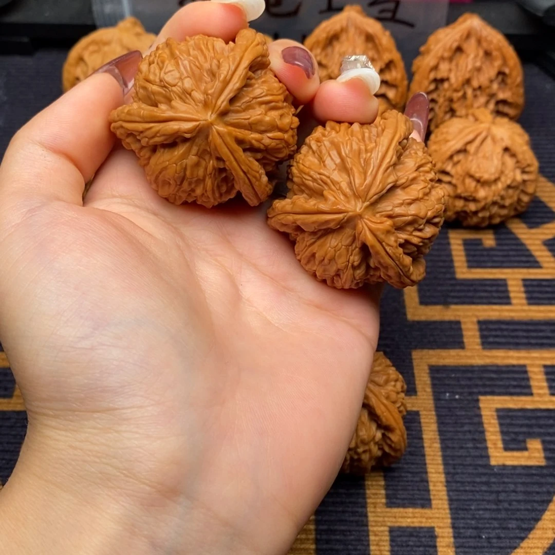 发***言文玩核桃吊坠白狮子