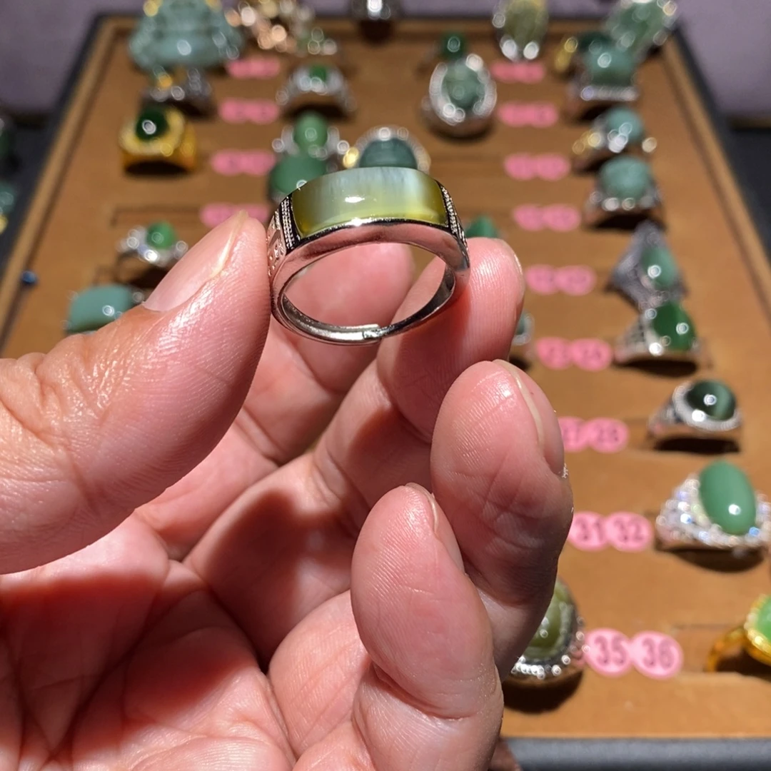 用***5和田玉未镶嵌戒指