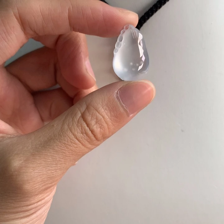 翡翠挂件未镶嵌….