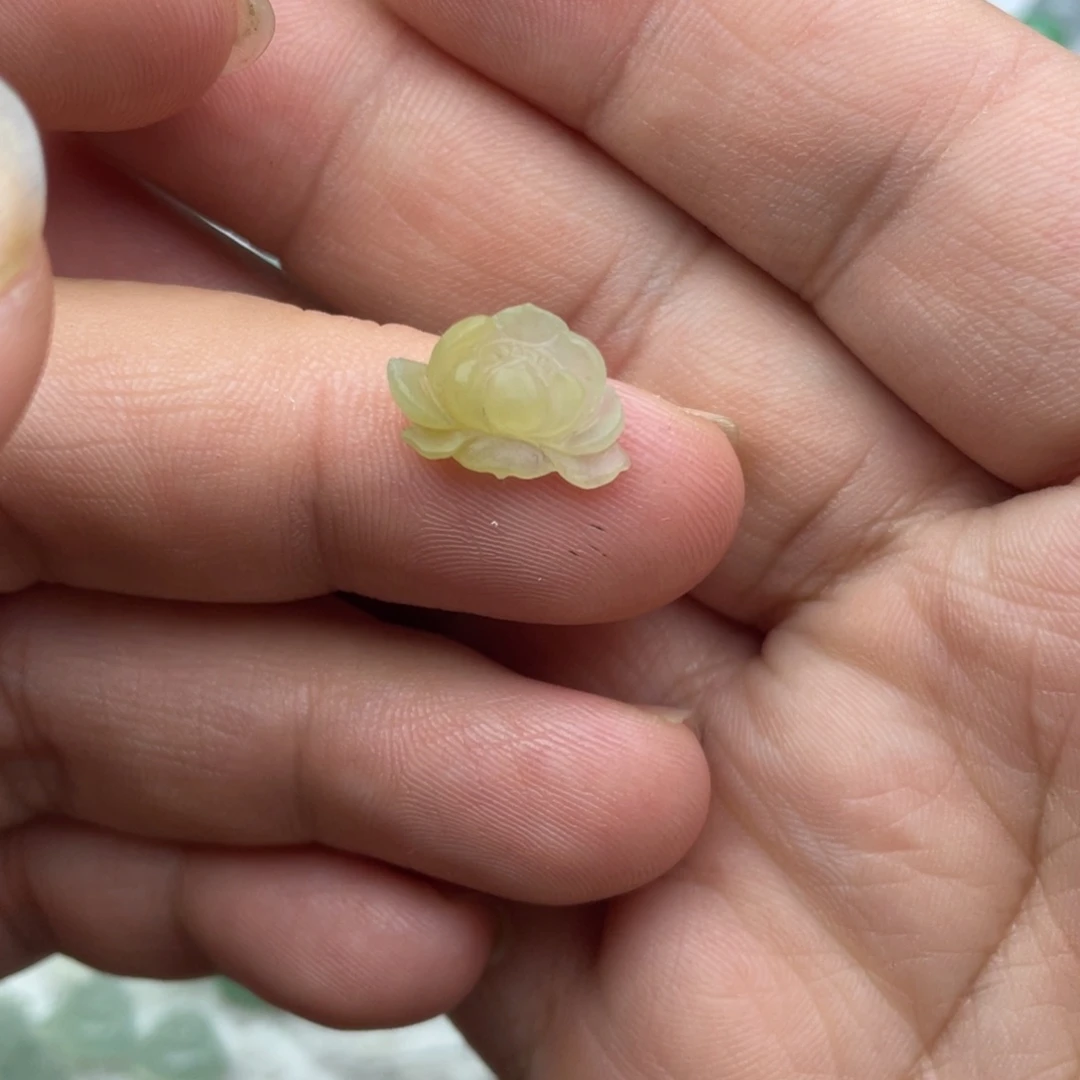 定制翡翠未镶嵌莲花