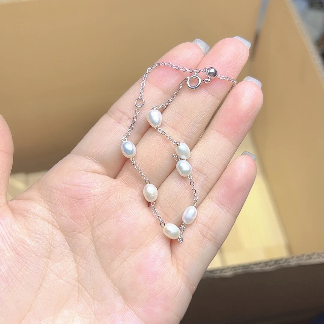 淡水珍珠手链。      项链未镶嵌