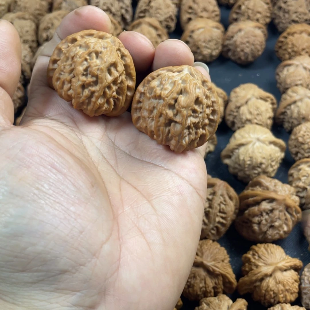 文玩核桃吊坠流***哥白狮子