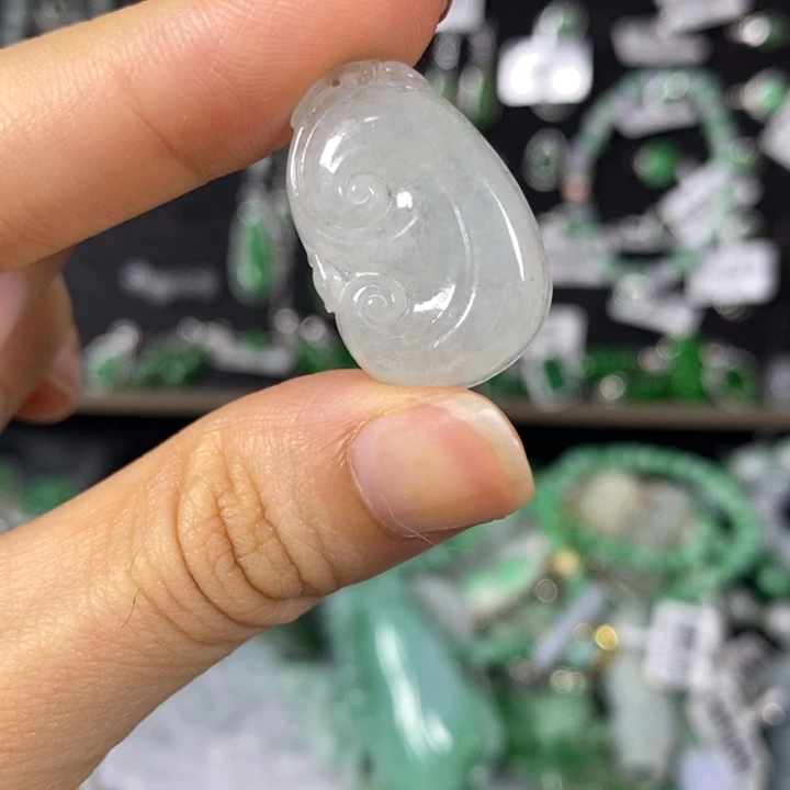 翡翠未镶嵌颈饰翡翠未镶嵌颈饰