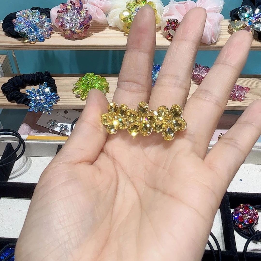 晓***莺皮质铁合金耳钉耳